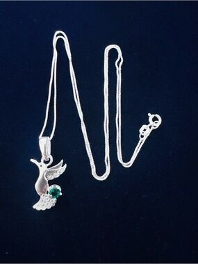 925 Sterling Silver Hummingbird Pendant Necklace with Emerald Green Stone. New